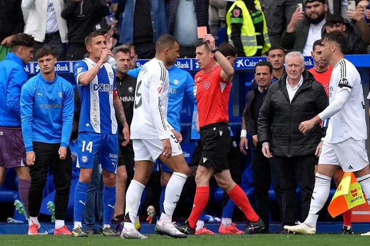 科贝:姆巴佩只会被停赛一场 犯规发生在争球权时 科贝:姆巴佩只会被停赛一场 犯规发生在争球权时